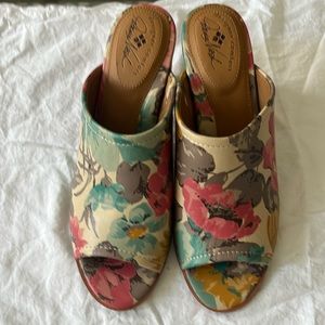 New Patricia Nash Sandals with heels